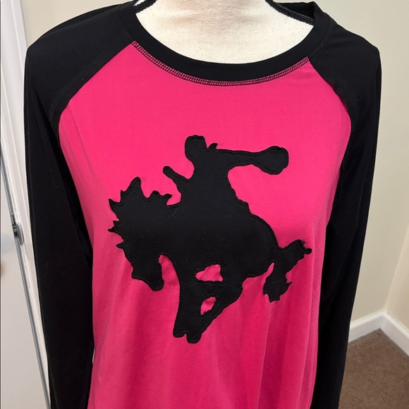 Cowgirl Tuff Fuchsia and Black Top size X-Large - Picture 2 of 8